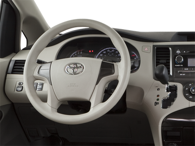 2013 Toyota Sienna XLE 8 Passenger