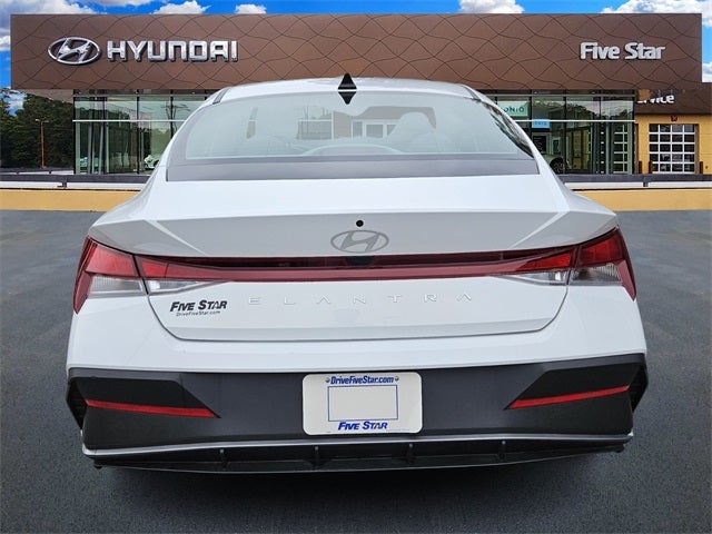 2025 Hyundai Elantra SE