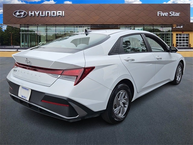 2025 Hyundai Elantra SE