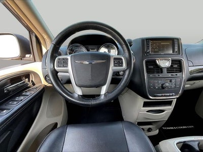 2016 Chrysler Town & Country Touring