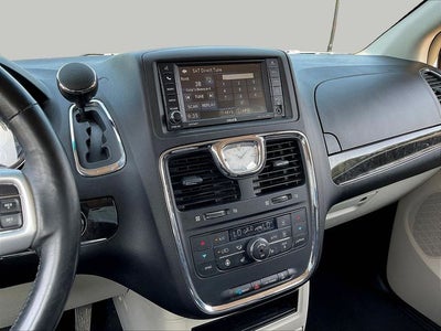 2016 Chrysler Town & Country Touring