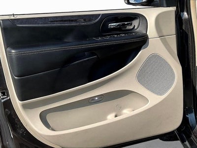2016 Chrysler Town & Country Touring