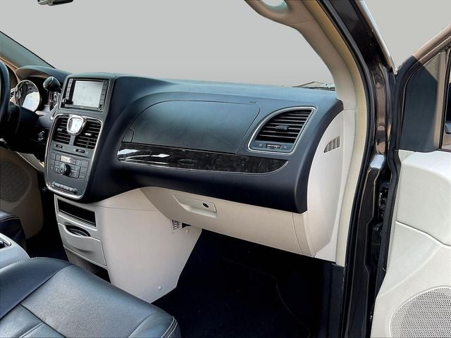 2016 Chrysler Town & Country Touring