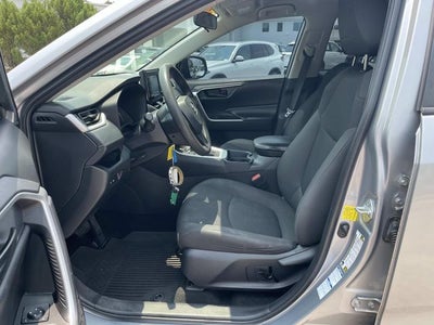 2020 Toyota RAV4 LE