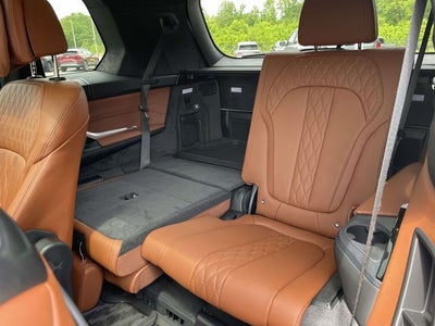 2025 BMW X7 M60i
