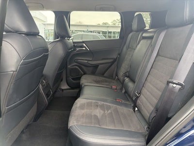 2024 Mitsubishi Outlander Base