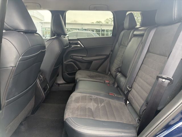 2024 Mitsubishi Outlander Base