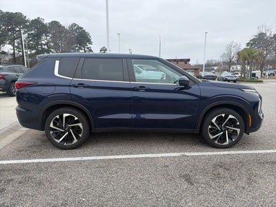 2024 Mitsubishi Outlander Base
