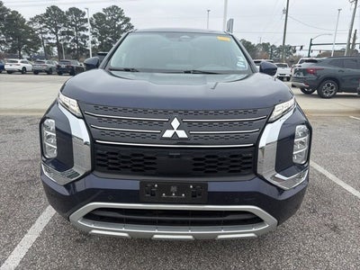 2024 Mitsubishi Outlander Base