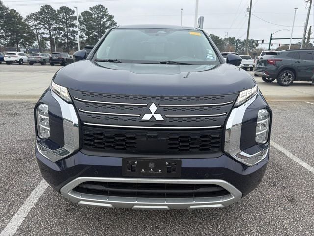 2024 Mitsubishi Outlander Base