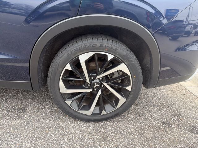 2024 Mitsubishi Outlander Base