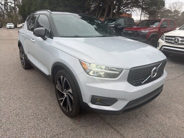 2022 Volvo XC40 R-Design