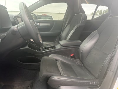 2022 Volvo XC40 R-Design