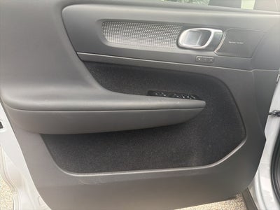 2022 Volvo XC40 R-Design