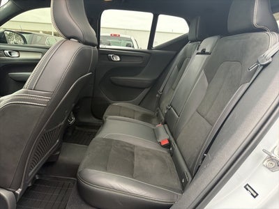 2022 Volvo XC40 R-Design