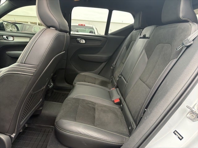 2022 Volvo XC40 R-Design