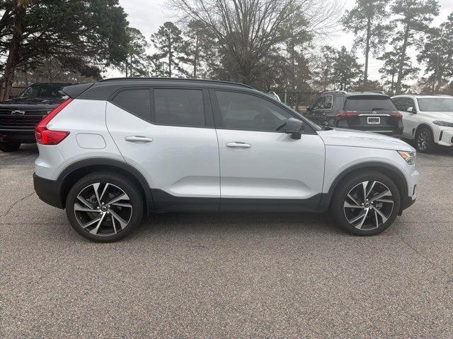 2022 Volvo XC40 R-Design
