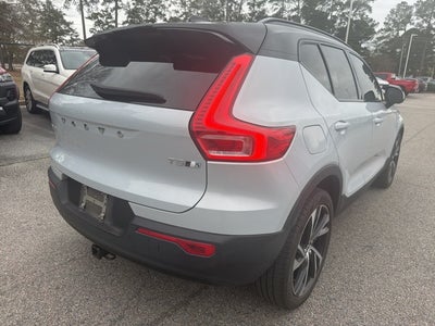 2022 Volvo XC40 R-Design