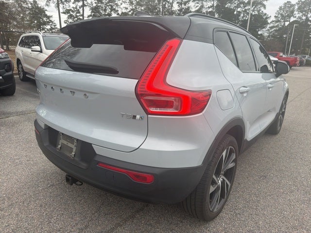2022 Volvo XC40 R-Design