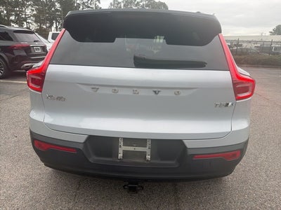 2022 Volvo XC40 R-Design