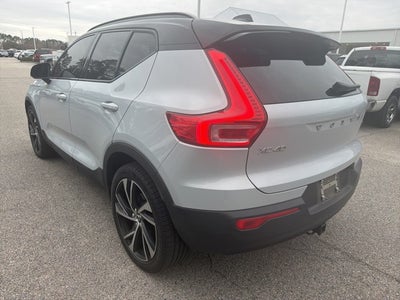 2022 Volvo XC40 R-Design