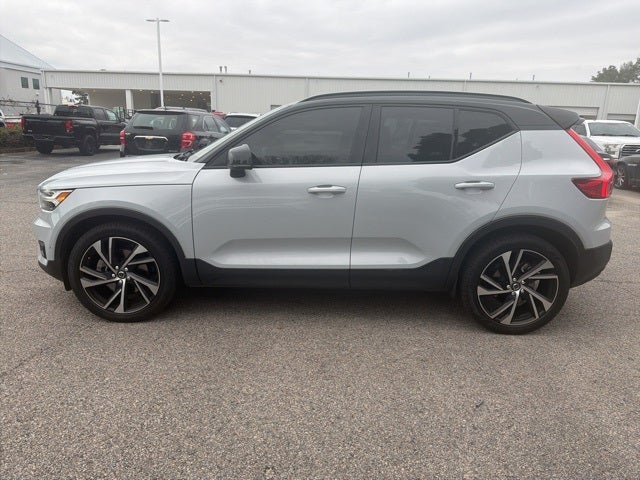2022 Volvo XC40 R-Design