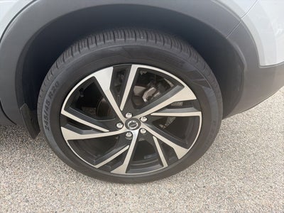 2022 Volvo XC40 R-Design