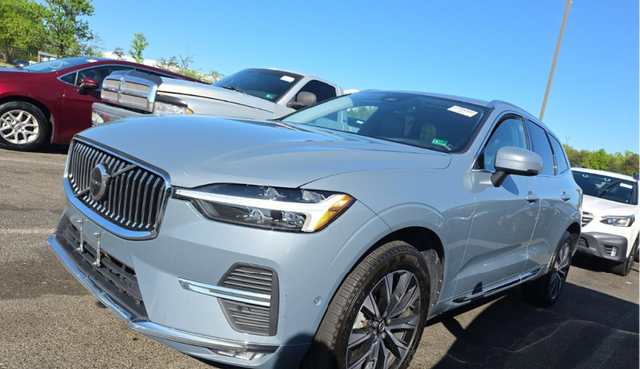 2024 Volvo XC60 B5 Plus Dark Theme