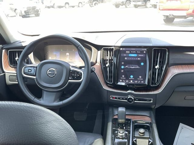2024 Volvo XC60 B5 Plus Dark Theme