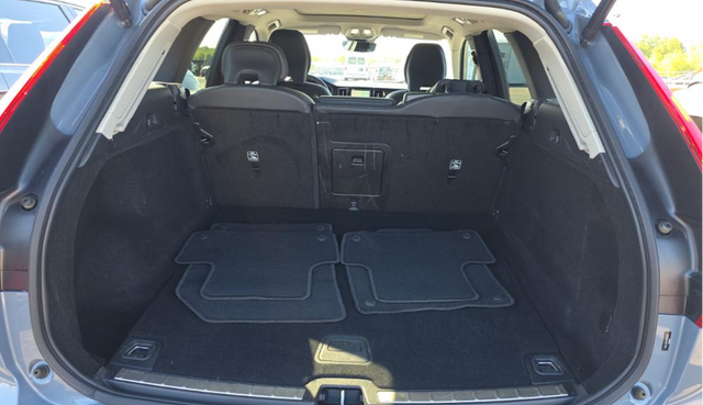 2024 Volvo XC60 B5 Plus Dark Theme