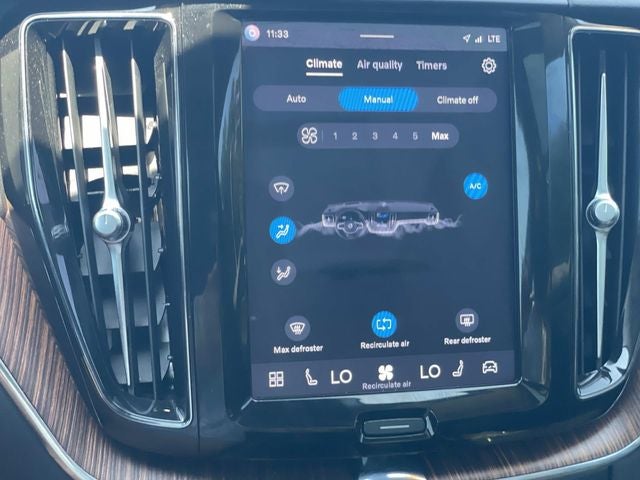 2024 Volvo XC60 B5 Plus Dark Theme