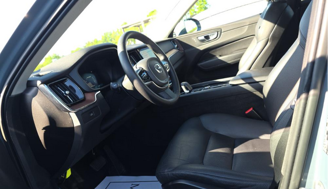 2024 Volvo XC60 B5 Plus Dark Theme