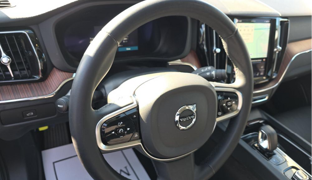 2024 Volvo XC60 B5 Plus Dark Theme