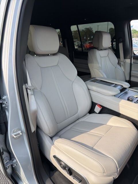 2025 Jeep Wagoneer Base