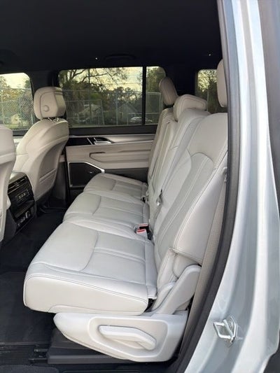 2025 Jeep Wagoneer Base