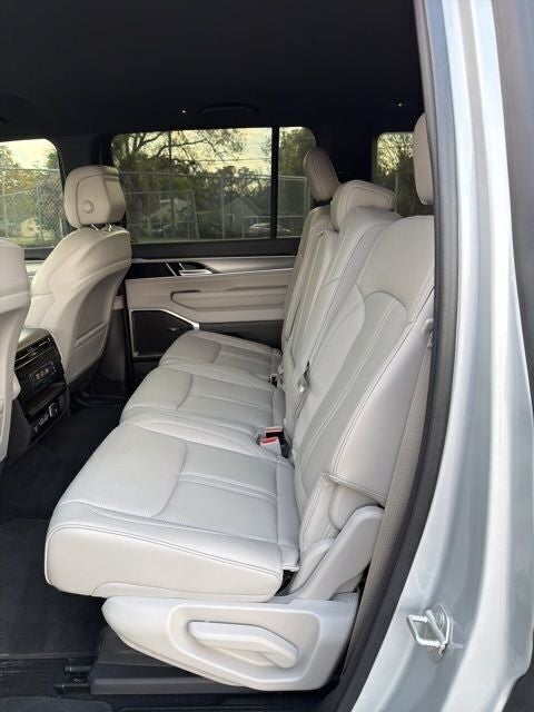 2025 Jeep Wagoneer Base