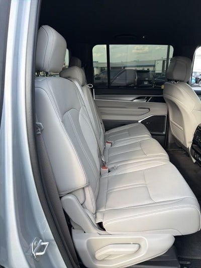 2025 Jeep Wagoneer Base