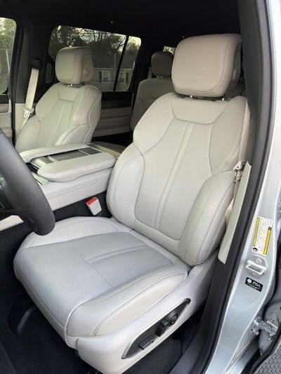 2025 Jeep Wagoneer Base