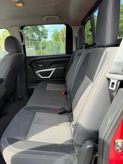 2022 Nissan Titan SV Crew Cab