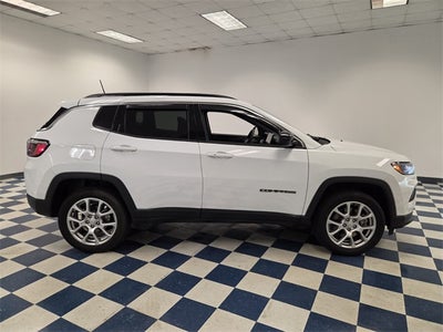 2023 Jeep Compass Latitude Lux