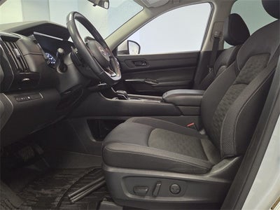 2023 Nissan Pathfinder SV