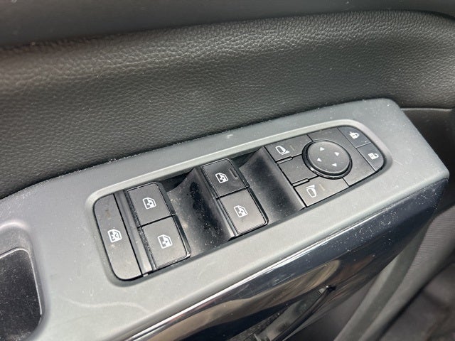 2023 Nissan Pathfinder SV