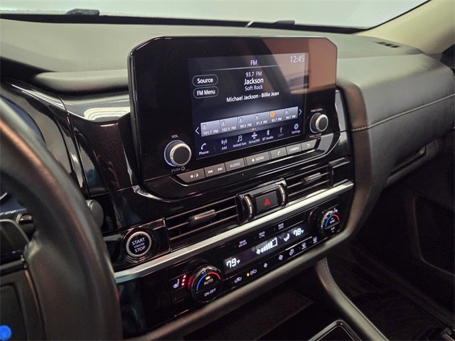 2023 Nissan Pathfinder SV