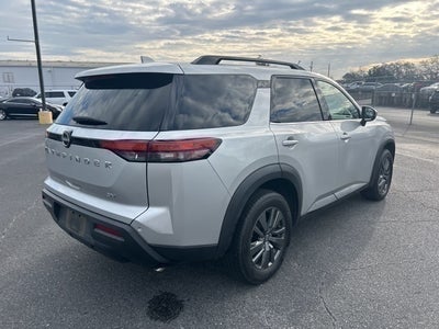 2023 Nissan Pathfinder SV