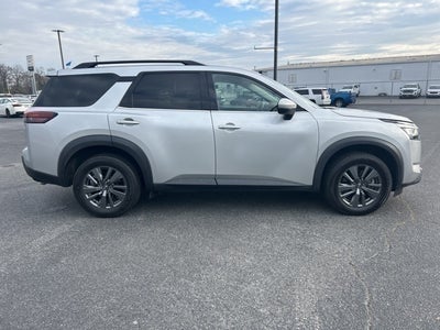 2023 Nissan Pathfinder SV