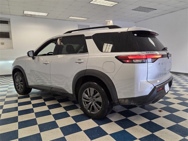 2023 Nissan Pathfinder SV