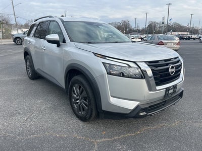2023 Nissan Pathfinder SV