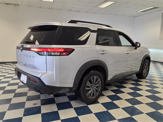 2023 Nissan Pathfinder SV