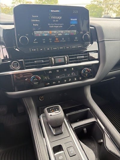 2024 Nissan Pathfinder SL