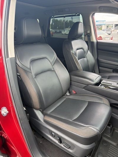 2024 Nissan Pathfinder SL